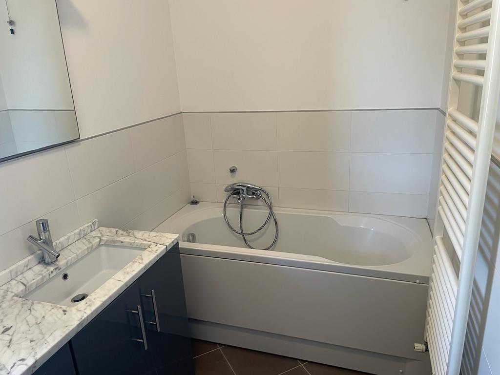 Bagno con vasca prima della trasformazione in doccia Brugnolo Termoidraulica
